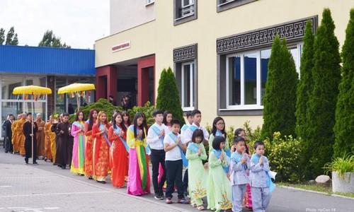 Đại lễ Vu lan 2014 của cộng đồng người Việt tại Praha - ảnh 4